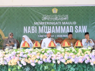 Wakil Bupati Parigi Moutong Abdul Sahid bersama tamu undangan dan pengurus WIA mengikuti rangkaian peringatan Maulid Nabi Muhammad SAW 1448 Hijriah di Gedung Serbaguna Pantai Mosing, Desa Siney, Senin (28/9/2026).