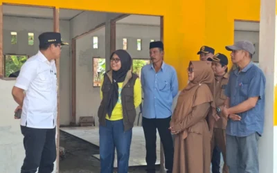 Dukung Program Prioritas Presiden Prabowo, Bupati Erwin Burase Evaluasi Pemanfaatan Papan Interaktif Digital di SMP Satap 2 Mepanga